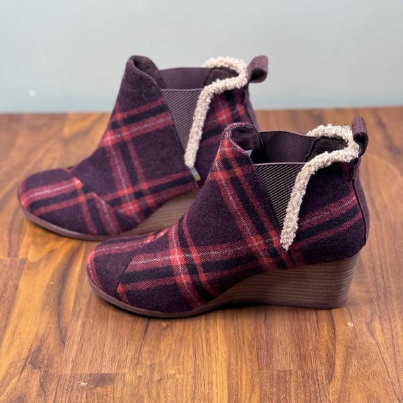 TOMS Kelsey Wedge Booties Barn Red Plaid Wool 9 - Picture 4 of 9